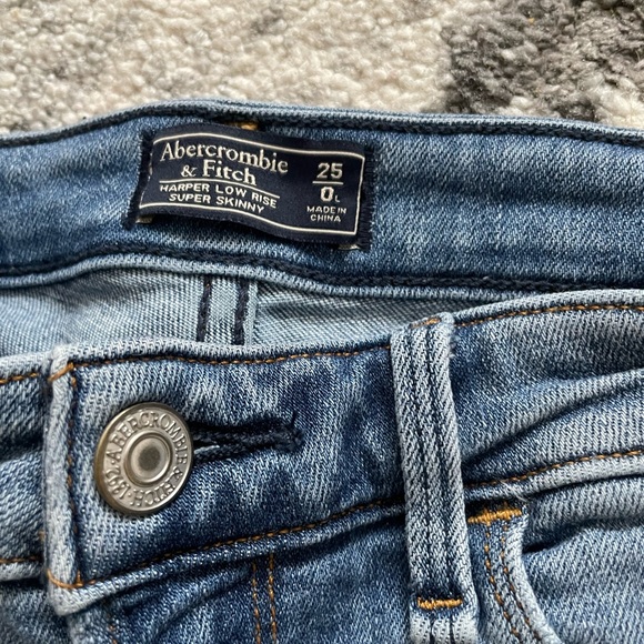 Abercrombie & Fitch - Women’s Harper Low Rise Skinny Jeans with Florals - 0L - Picture 5 of 7